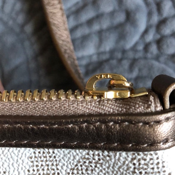 NWOT Michael Kors Small Crossbody Pouch - Picture 4 of 8